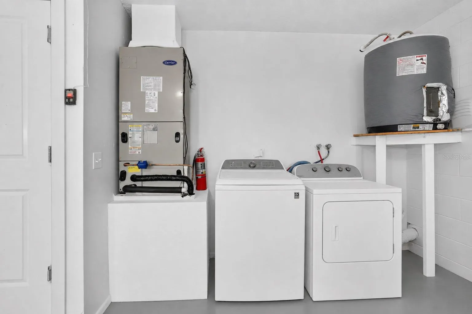 LAUNDRY ROOM GARAGE