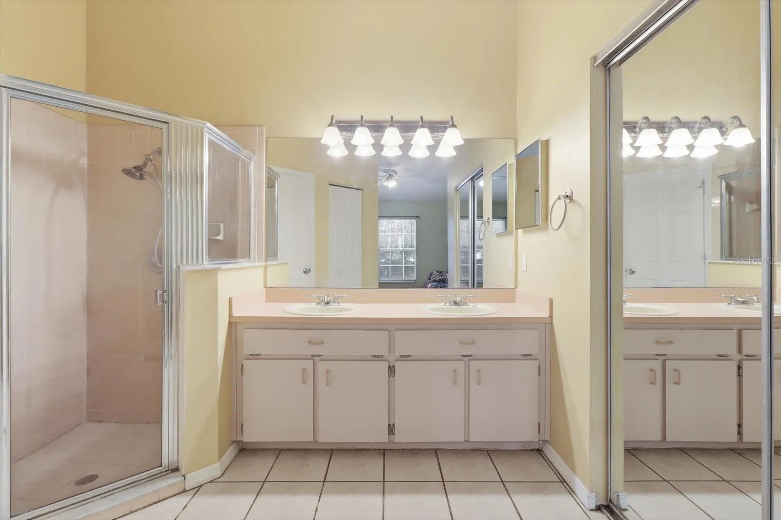 primary en suite bathroom