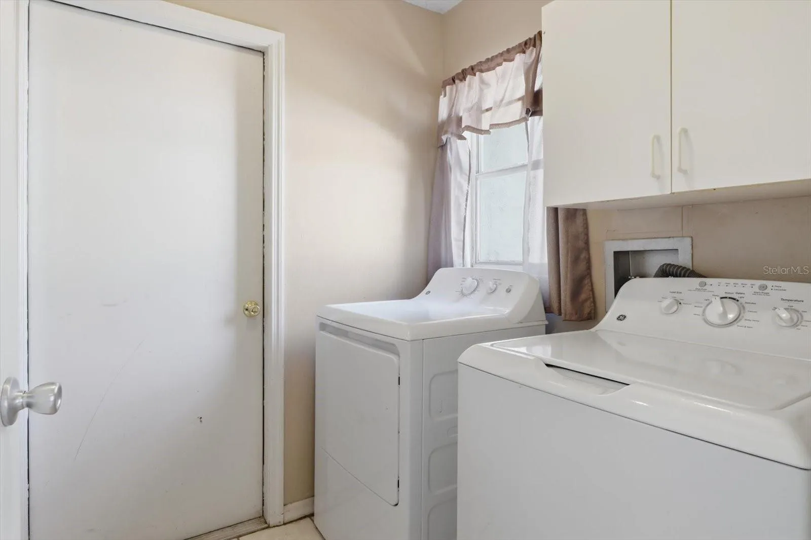 laundry room with large walk-in pantry