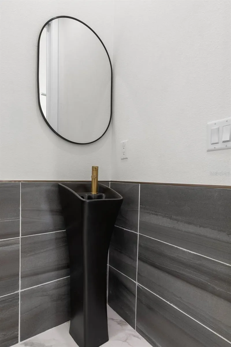 1/2 Bath