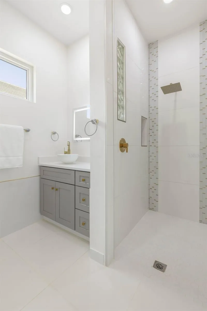 Guest Bath 2