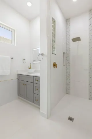 Guest Bath 2