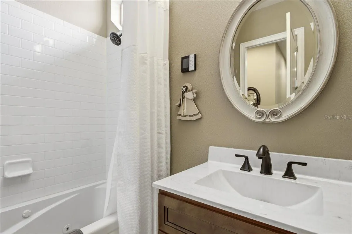 Shower &amp; Jacuzzi tub &amp; Vanity in Main House