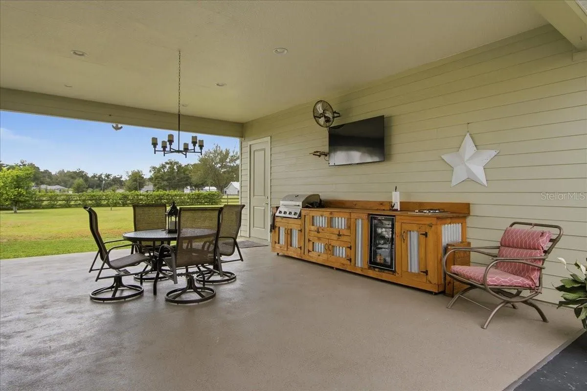Covered Breezeway for entertaining