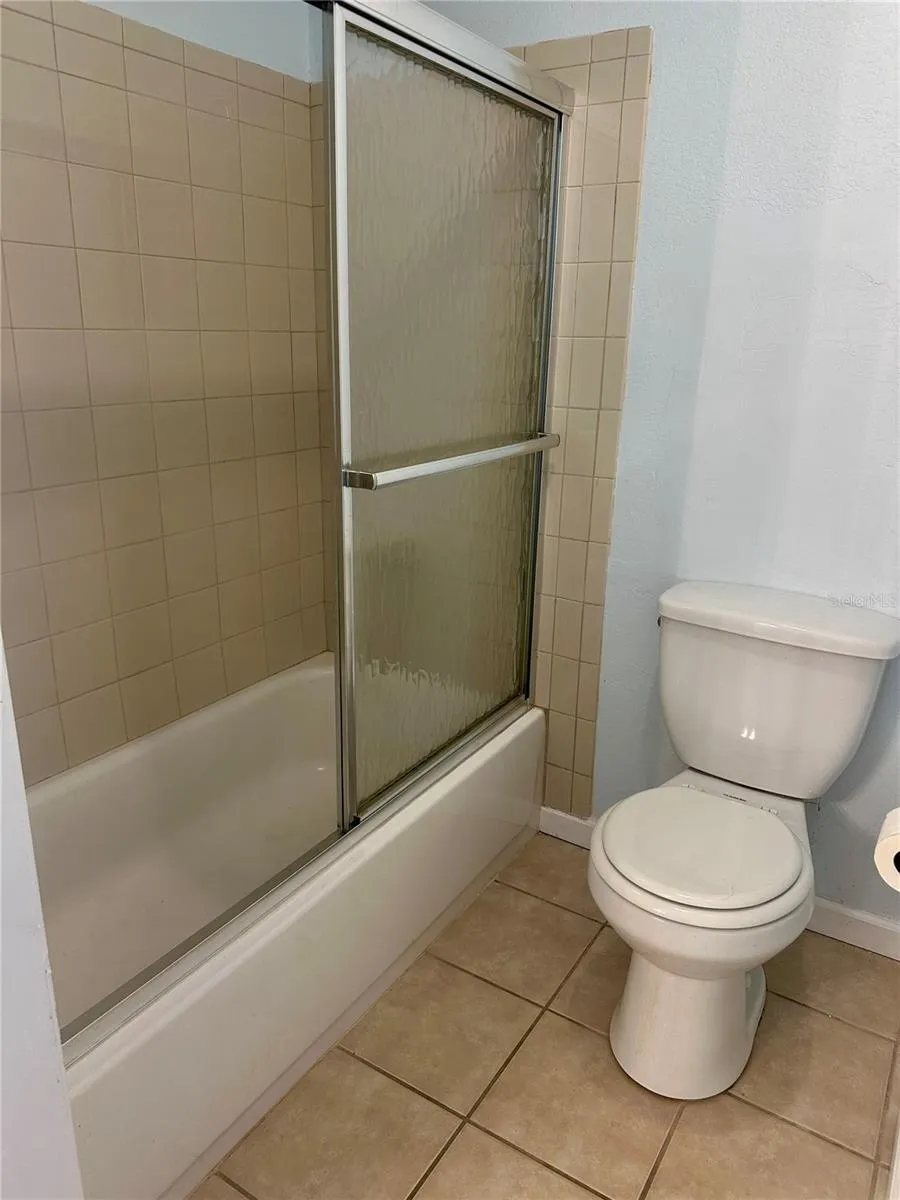 Bathtub guest bathroom