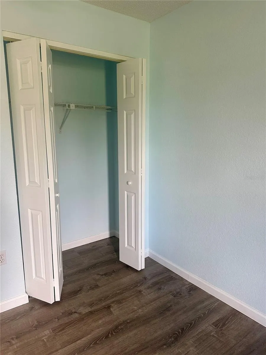 Closet guest bedroom 2