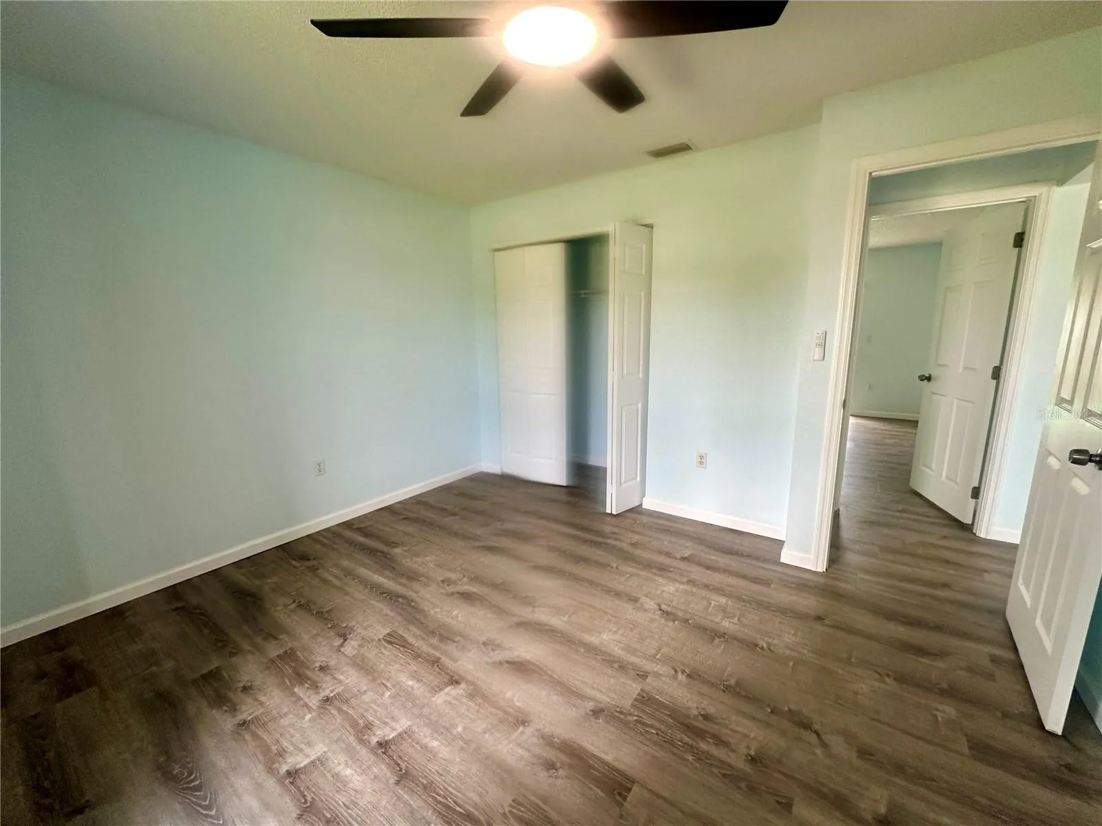 Closet guest bedroom 3
