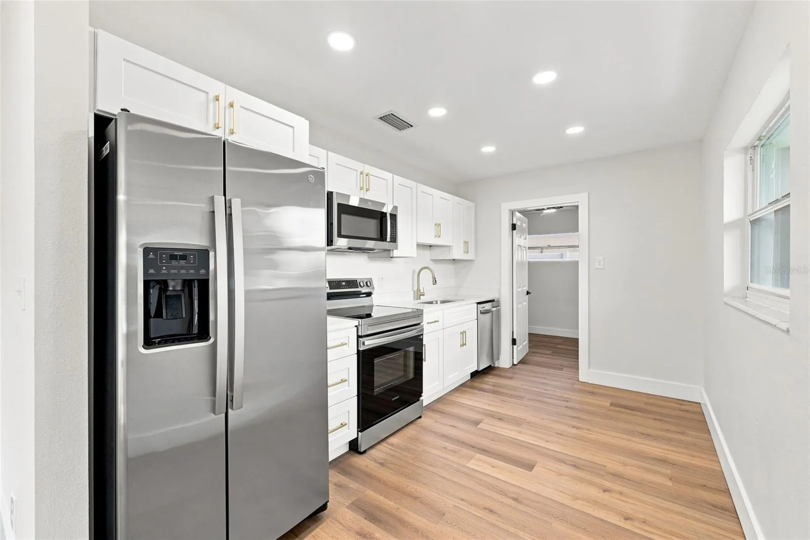 Fully renovated kitchen