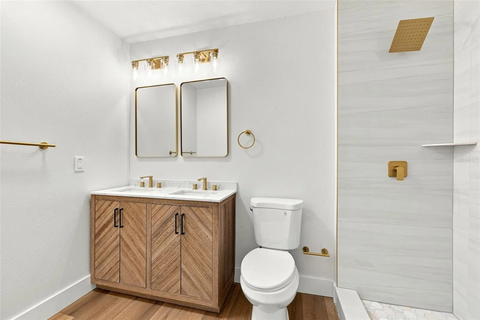Fully renovated private bathroom
