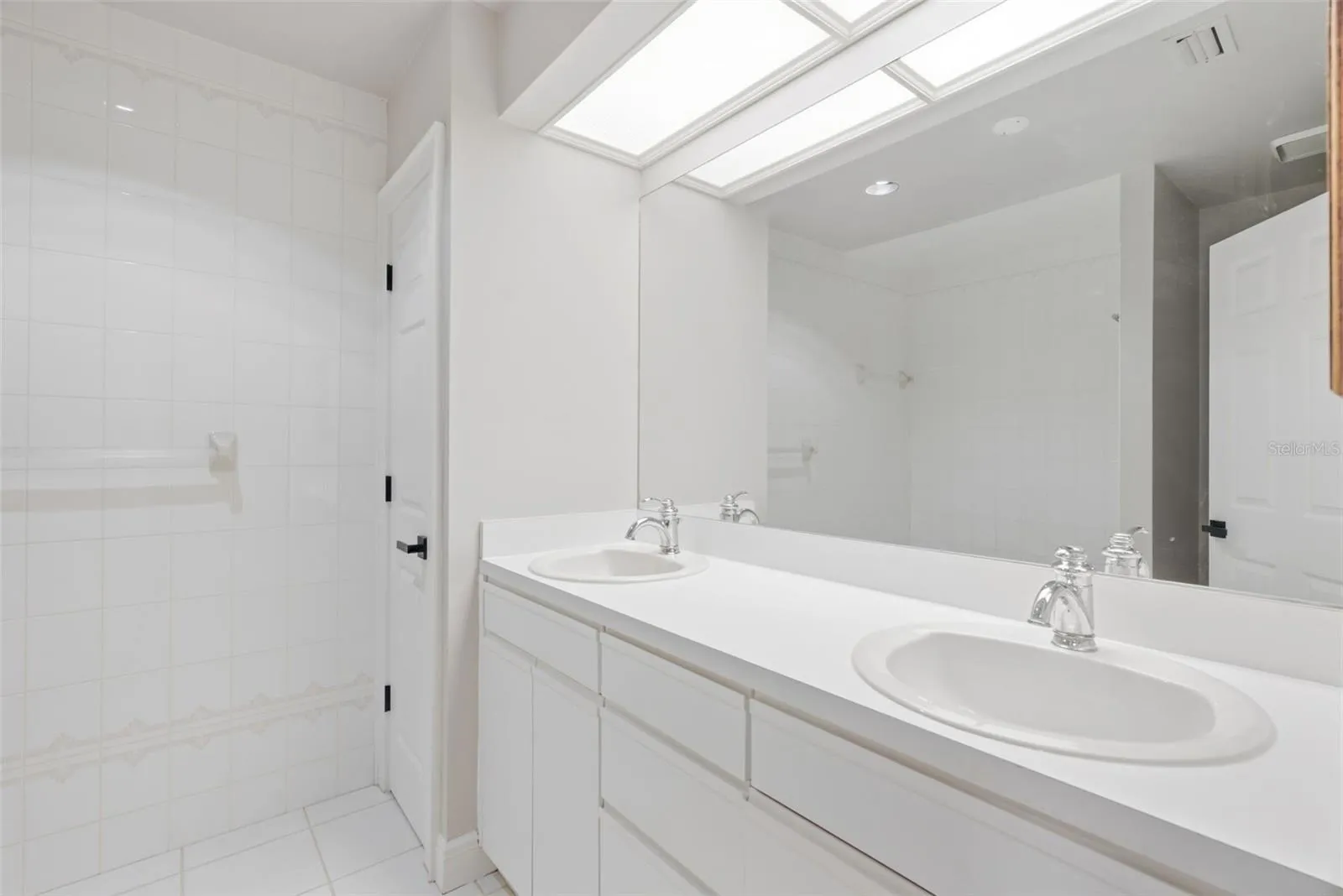 Shared bath for Bedrooms 3 &amp; 4