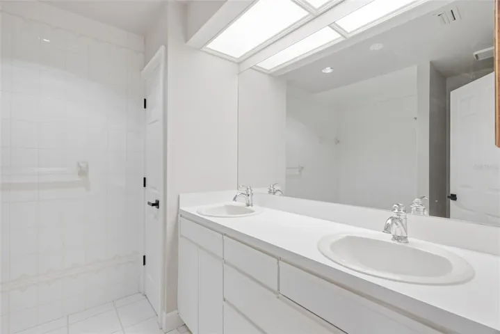 Shared bath for Bedrooms 3 &amp; 4