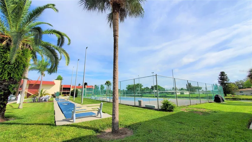 Pickle ball/Tennis courts & shuffle board