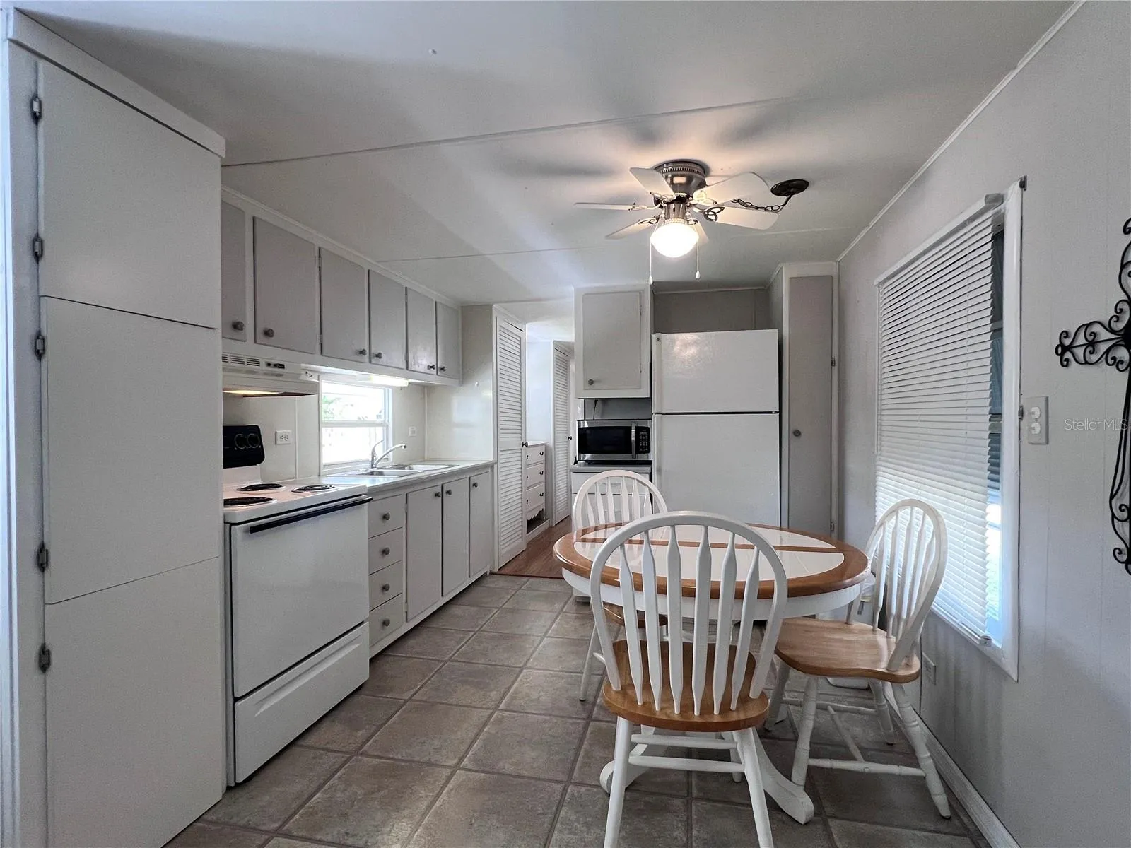 Eat in kitchen