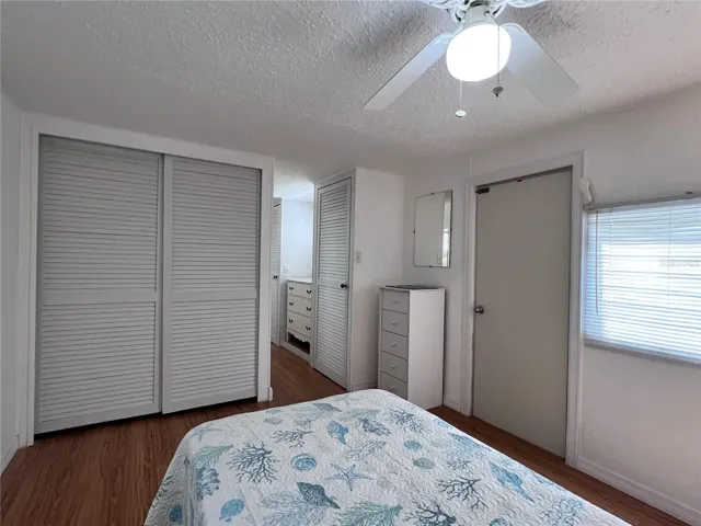 Bedroom w/closet