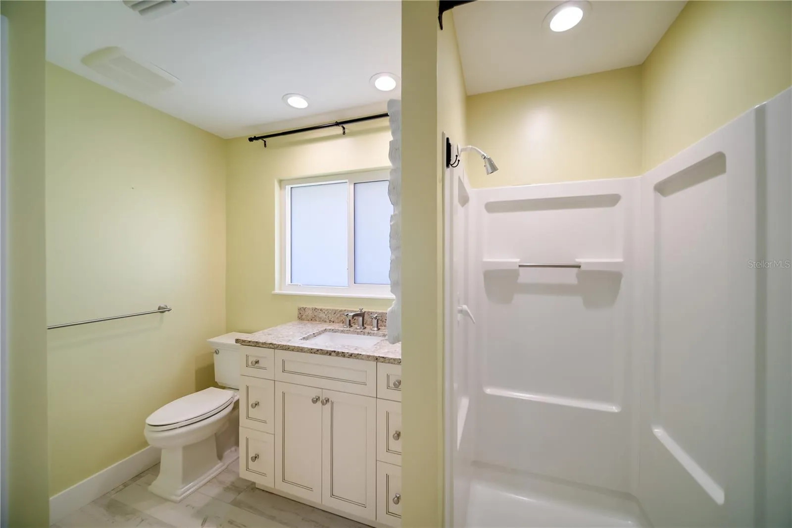 Guest apartment bathroom