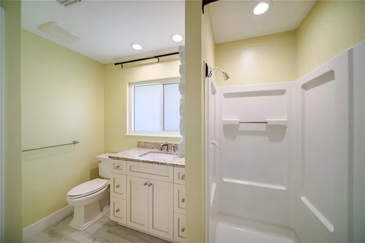 Guest apartment bathroom
