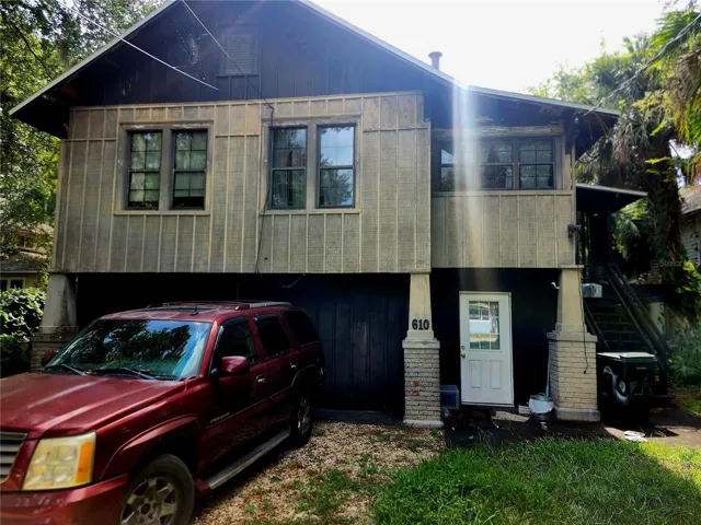 Front view of property