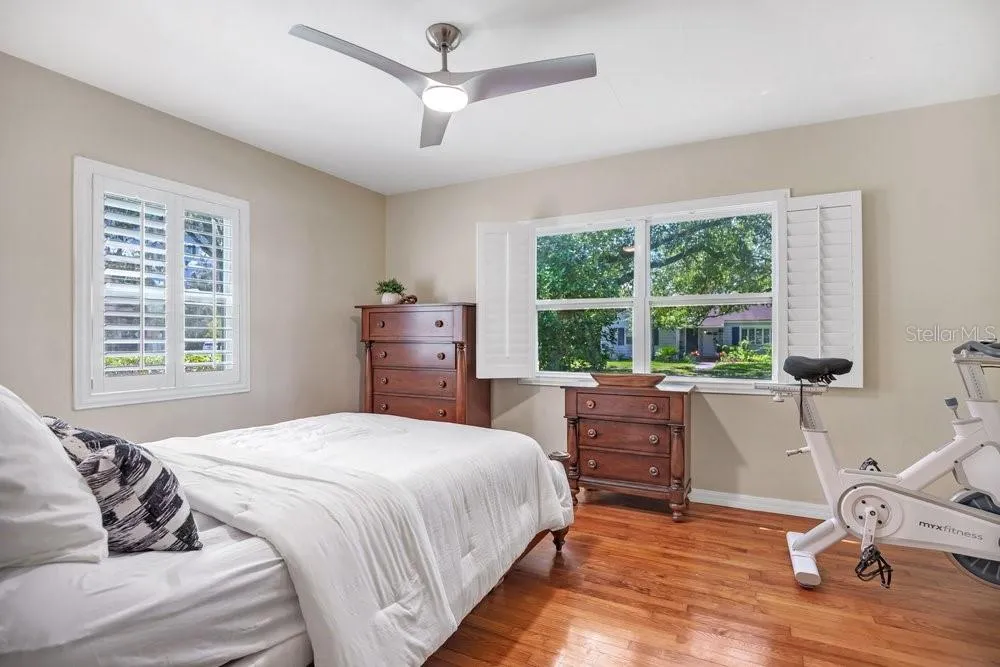 Guest bedroom 2