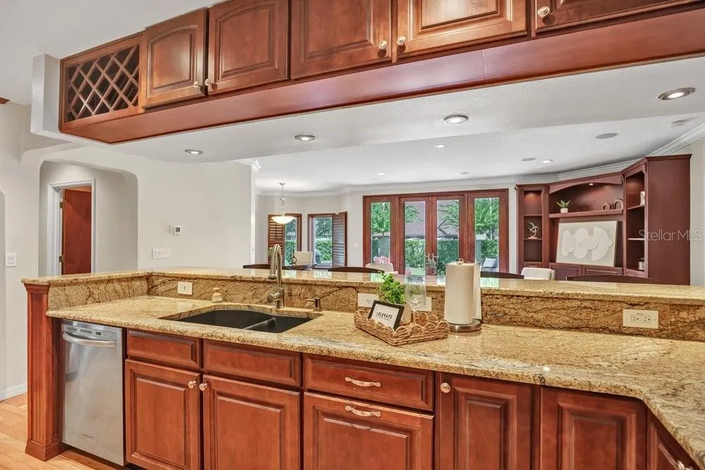 Ample counter and cabinet space