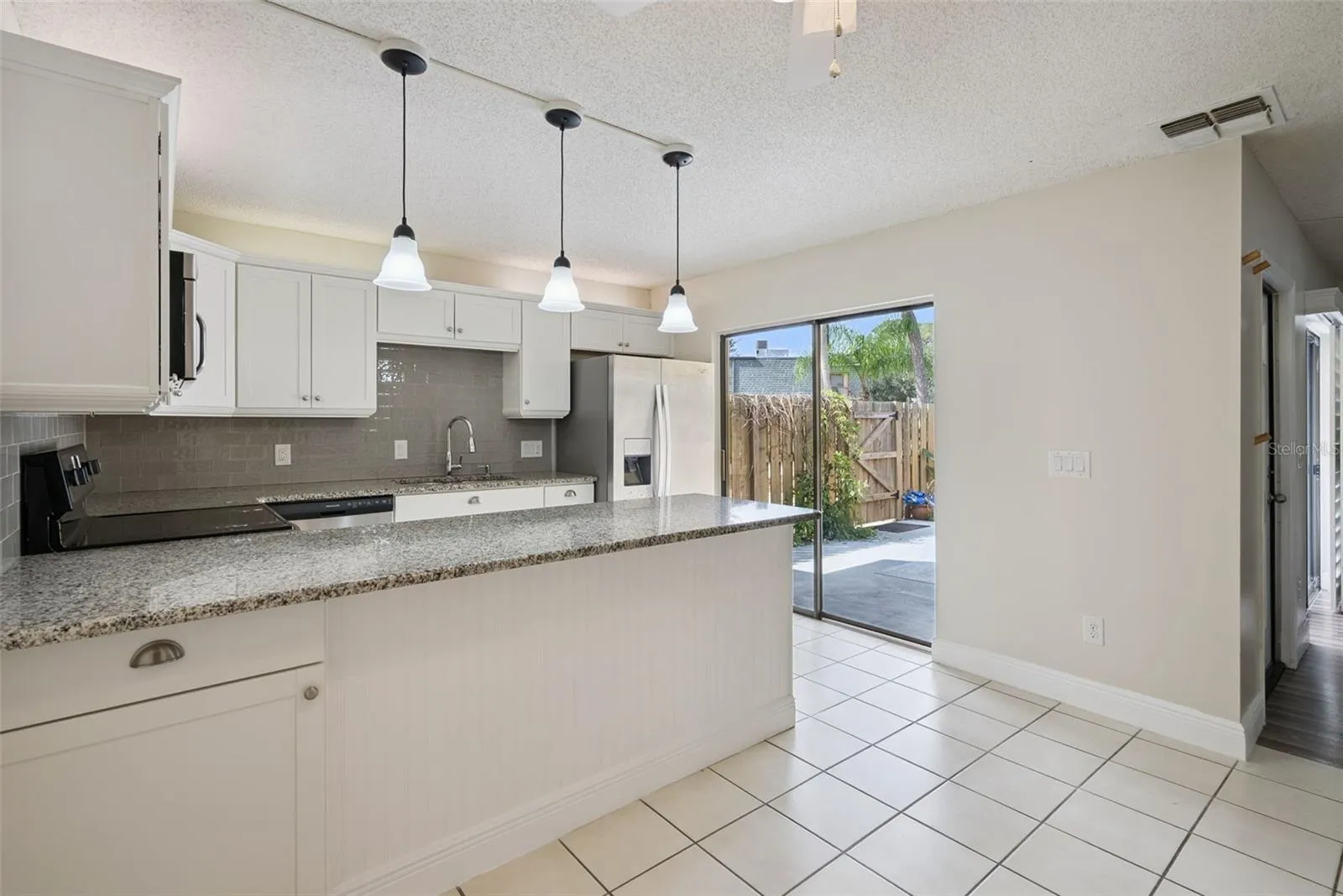 Eat-In Kitchen