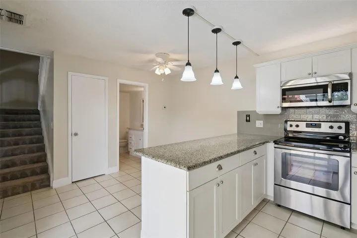 Eat-In Kitchen