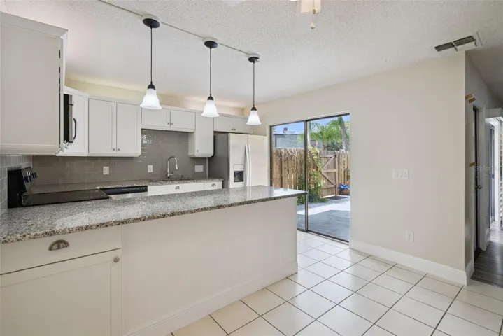 Eat-In Kitchen