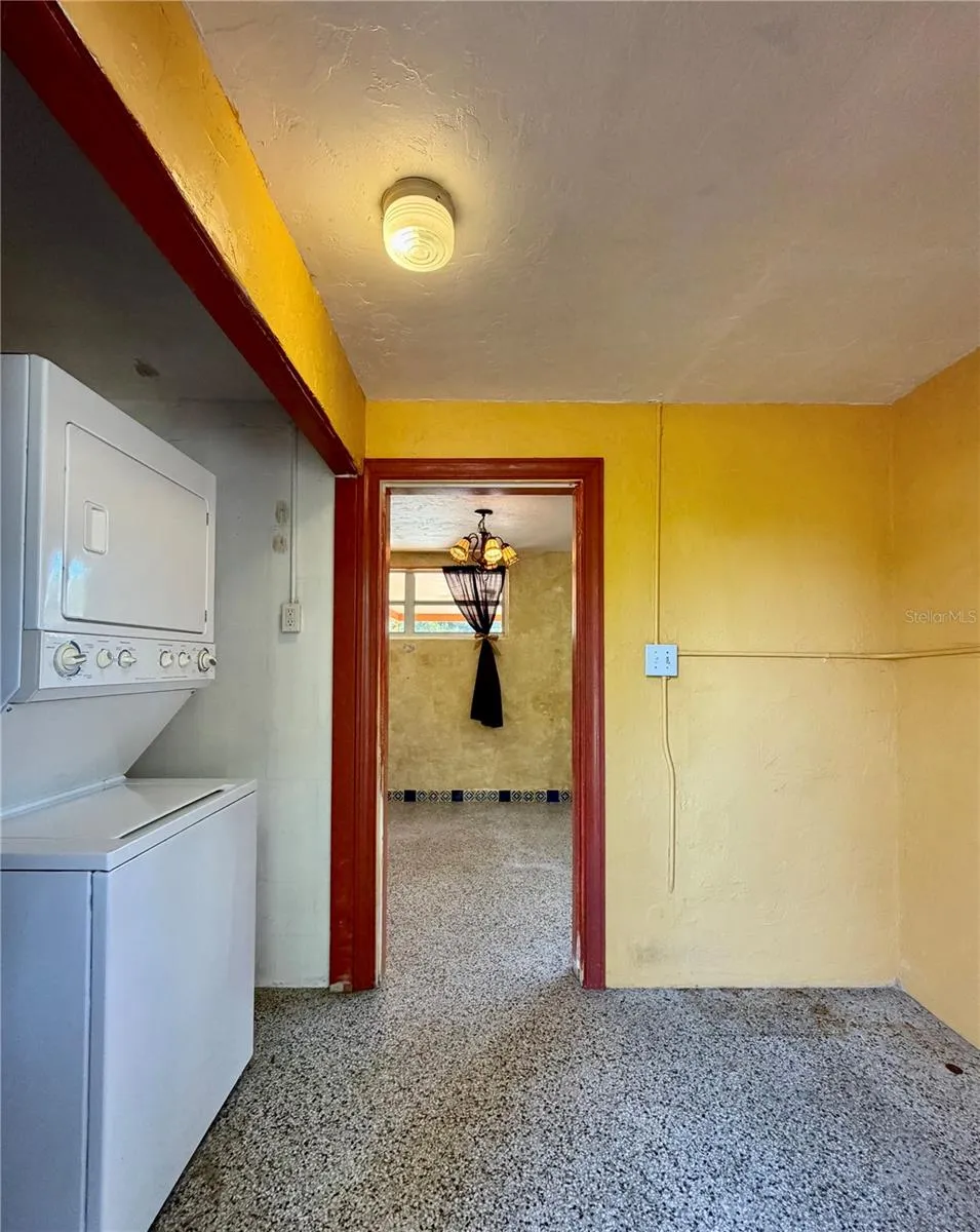 Mudroom/West