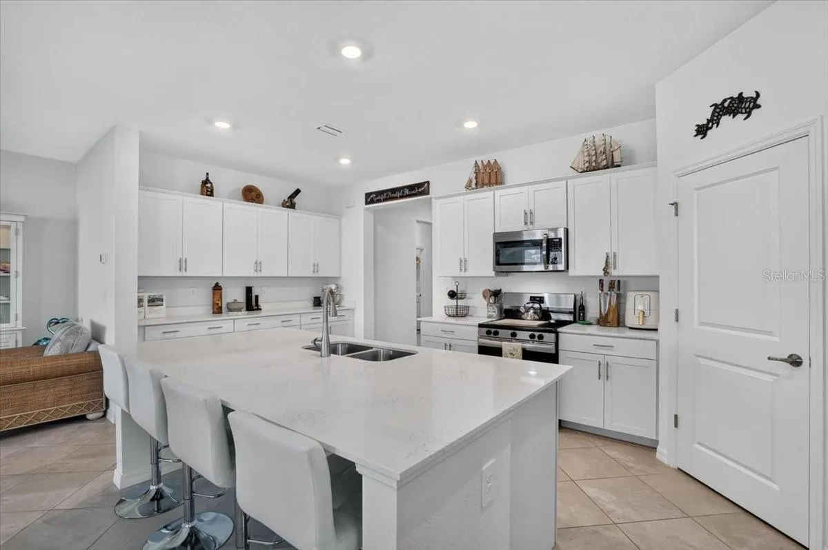 11321 PINOT DR, VENICE, FL 34293