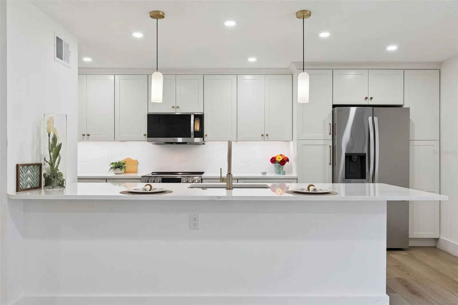 Breakfast bar with alabaster pendant lights