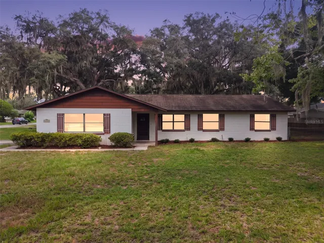 Welcome to this 3 bedroom, 2 full bath home in Silver Beach Heights!