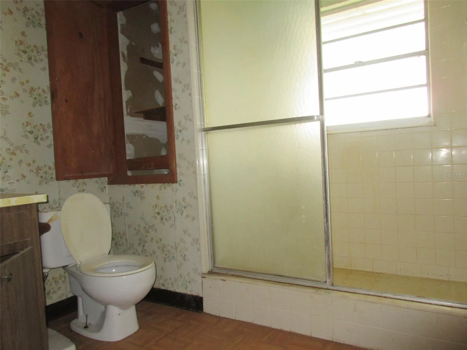 Garage Apt bath