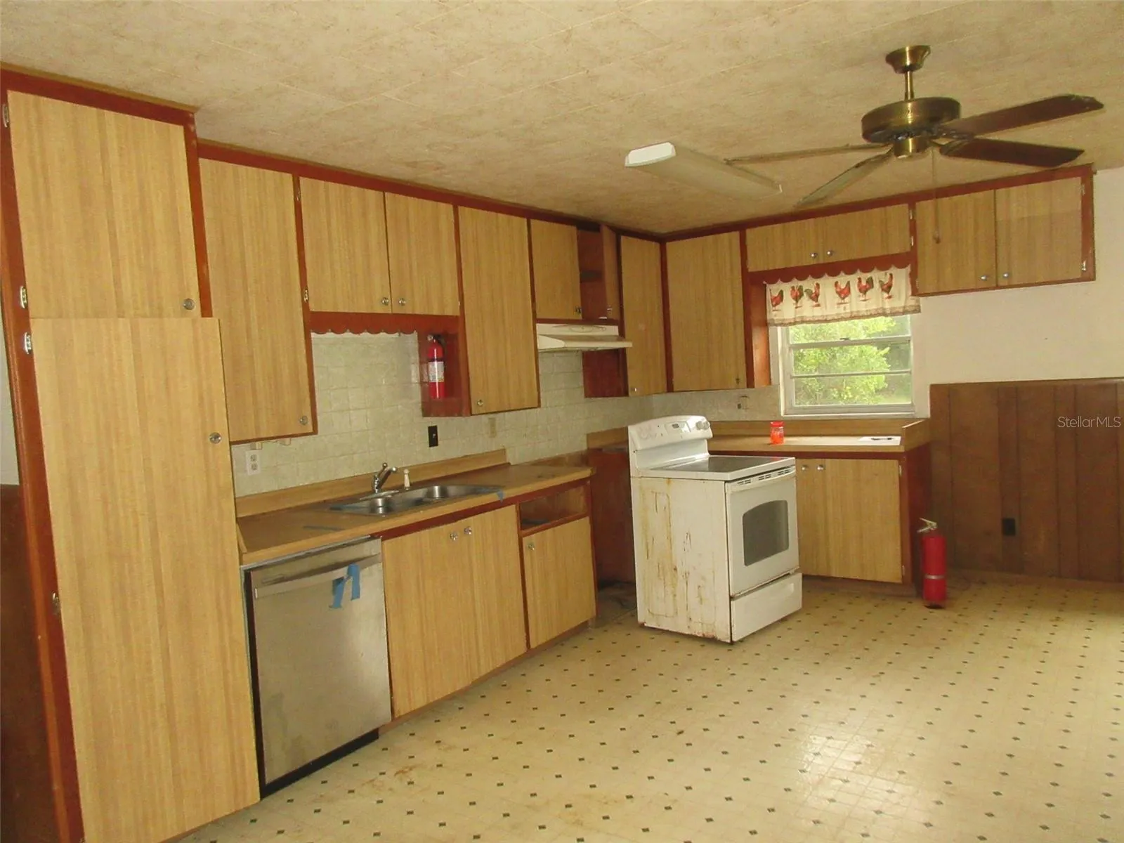 Room for island or large eat in