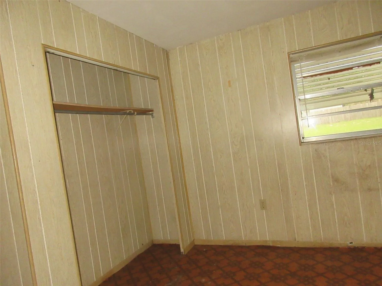 GArage Aopt bedroom