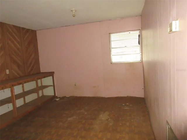 Garage Apt dining