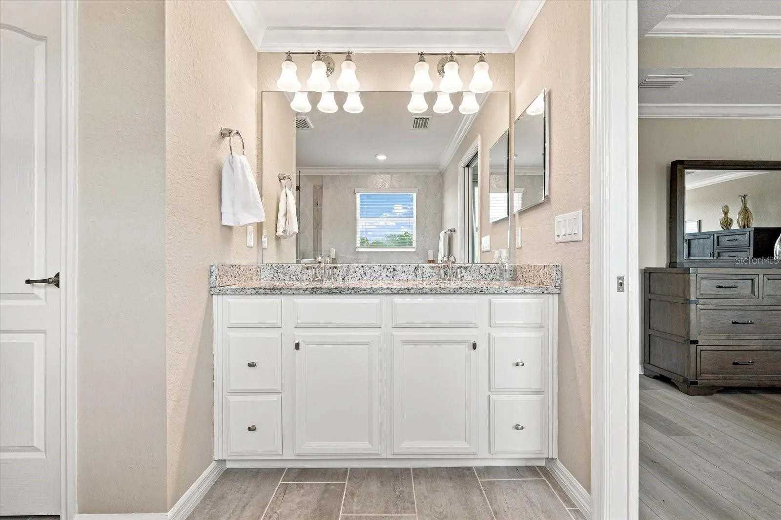 PRIMARY BATHDUAL SINKS