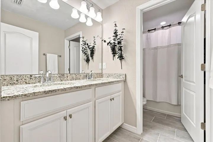 BATHROOM 2
