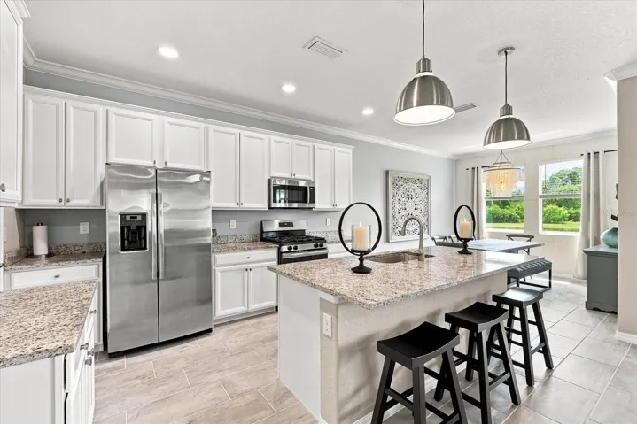 OPEN FLOOR PLAN