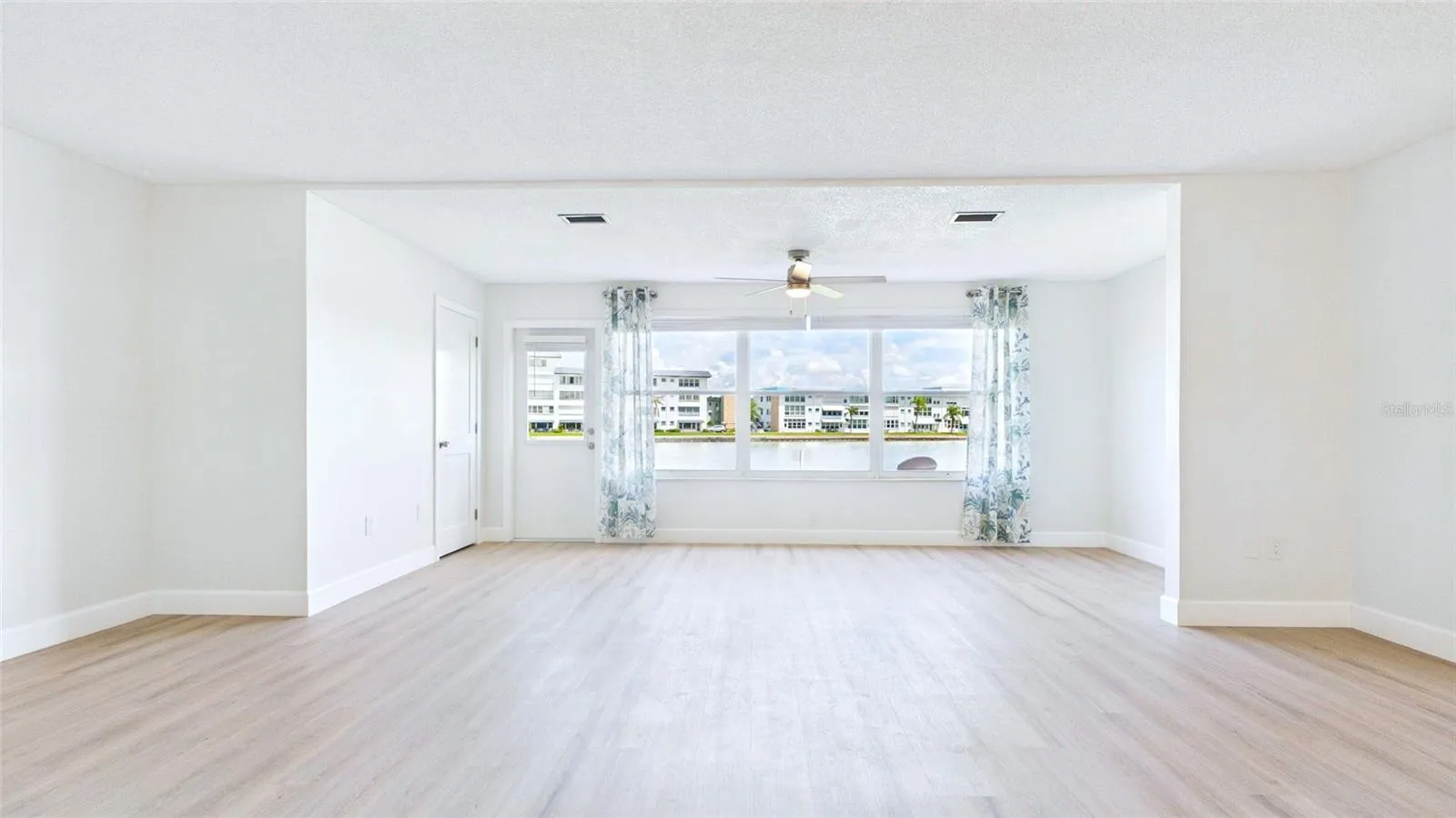 LIVING ROOM TO FLORIDA ROOM