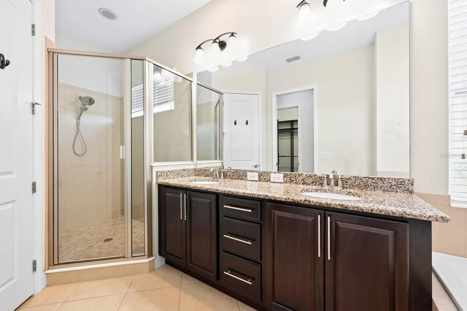 Primary en-suite bath.