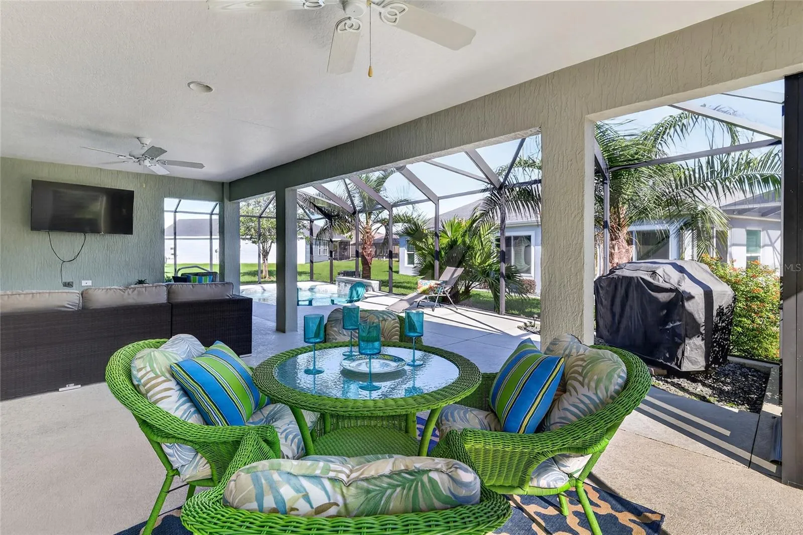 UNDERCOVER LANAI WITH FANS AND TV HOOKUP