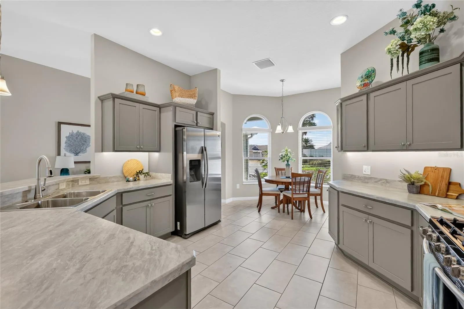 LARGE KITCHEN WITH NOOK