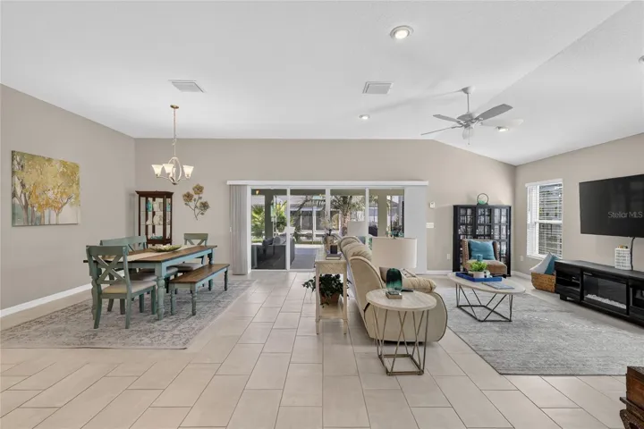 OPEN LIVING/DINING