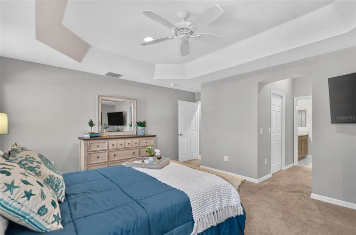 PRIMARY SUITE IWTH TRAY CEILING