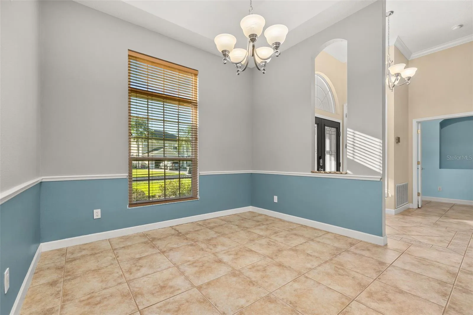 Flex room/formal dining room