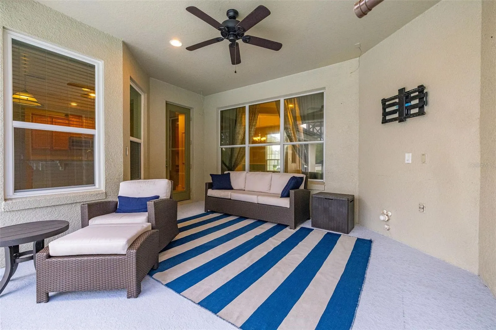 Covered patio with access from the kitchen