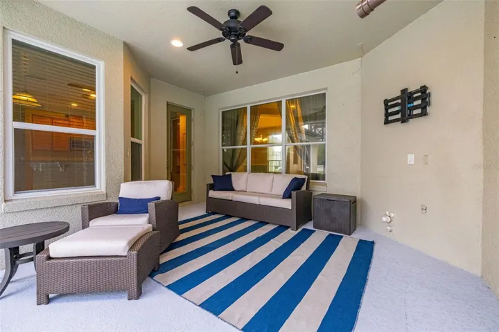 Covered patio with access from the kitchen