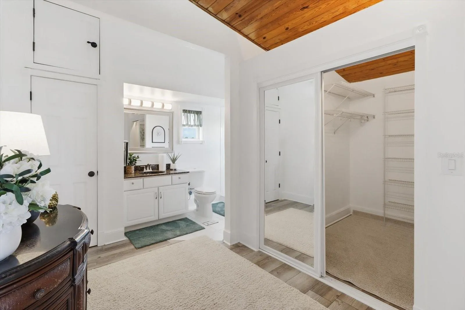 Dressing Area / Walk-In Closet Access