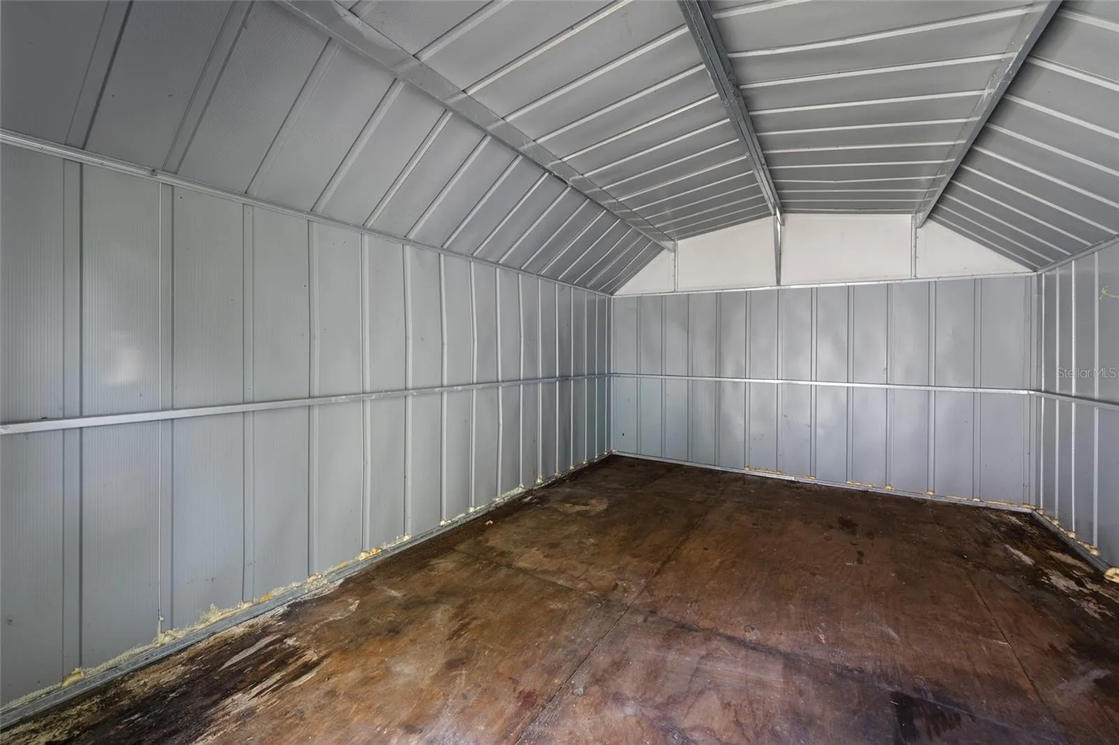 INSIDE 10X13 SHED