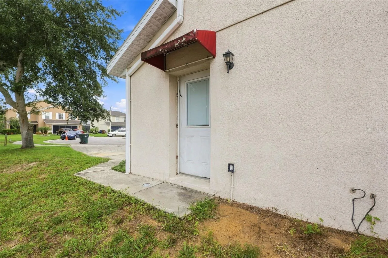 Private Entrance To Garage Studio Apartment