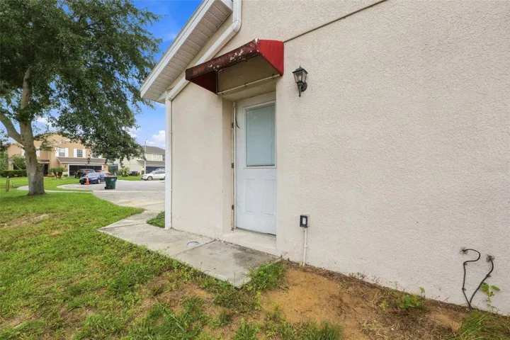 Private Entrance To Garage Studio Apartment